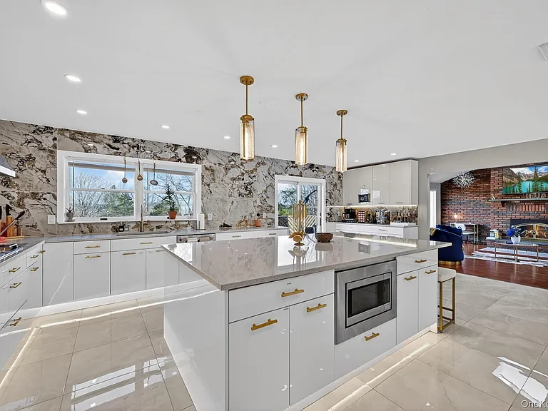 66 Murray Dr — Photo 8