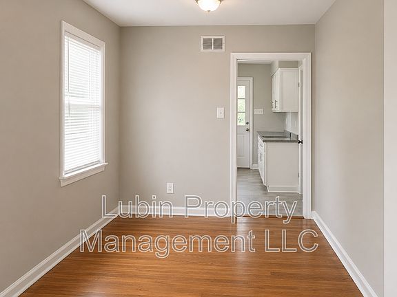 3rd image of 1252 Maywood Rd
