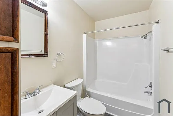 3817 Lippincott Blvd #13 — Photo 9