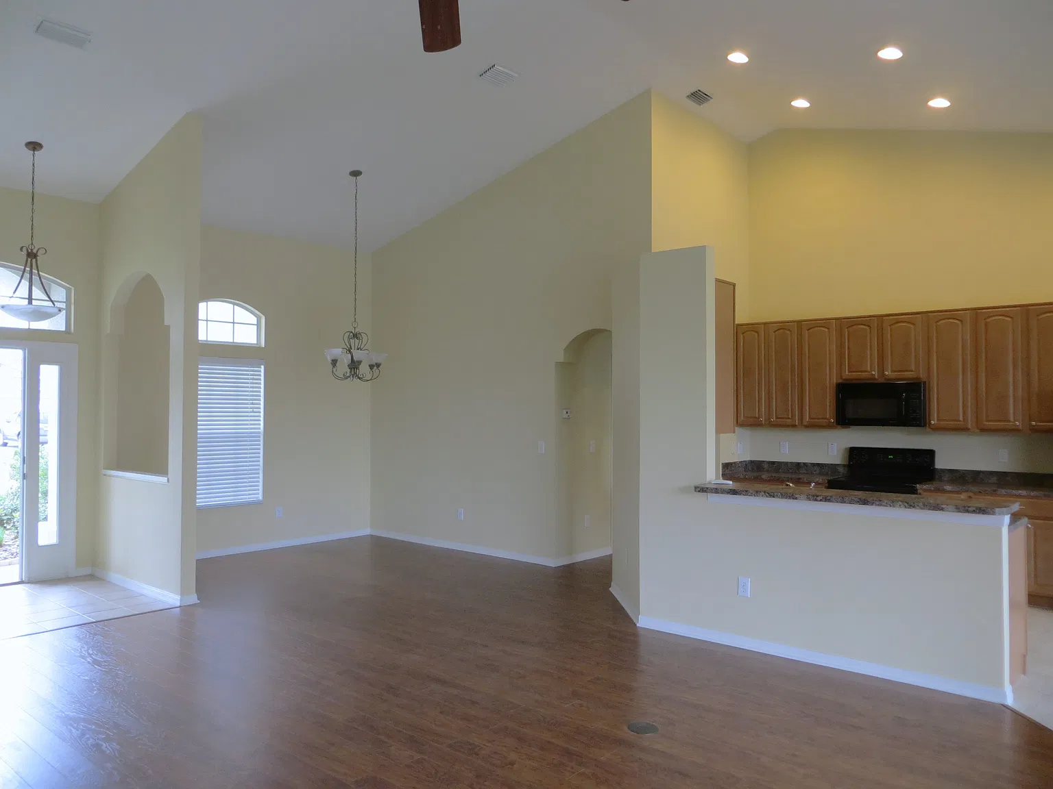 3 bed, 1997 sqft, $2,450 — Photo 3