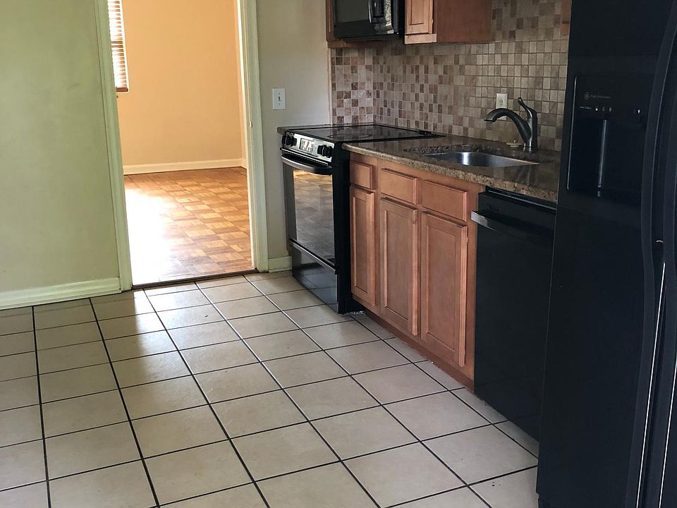 1st image of 4912 Bridgewater Cir