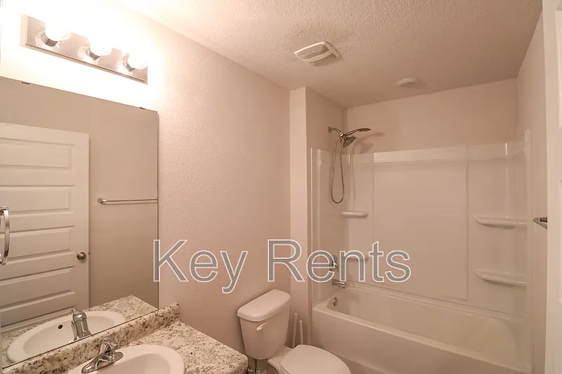 4 bed, 2.0 bath, 1791 sqft, $1,950 — Photo 3