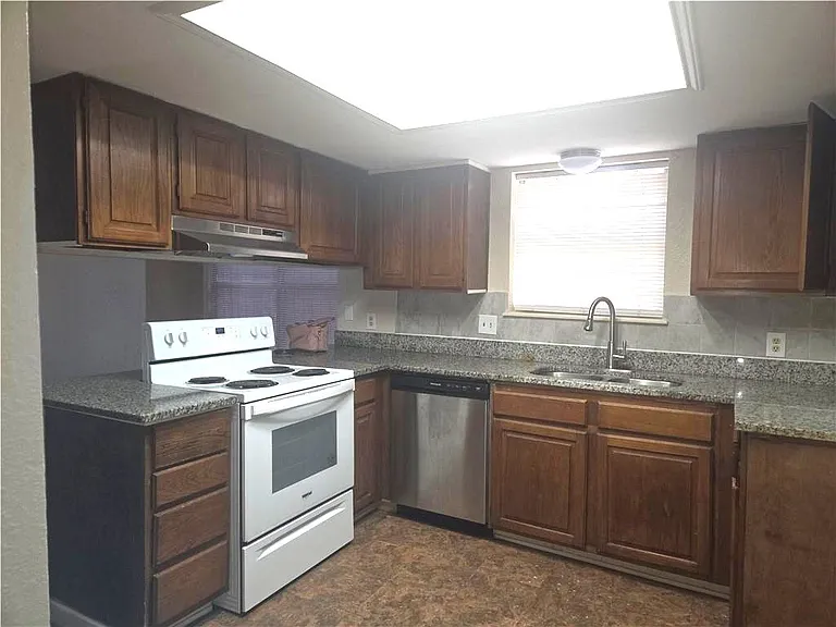 3734 Honey Creek Dr — Photo 5
