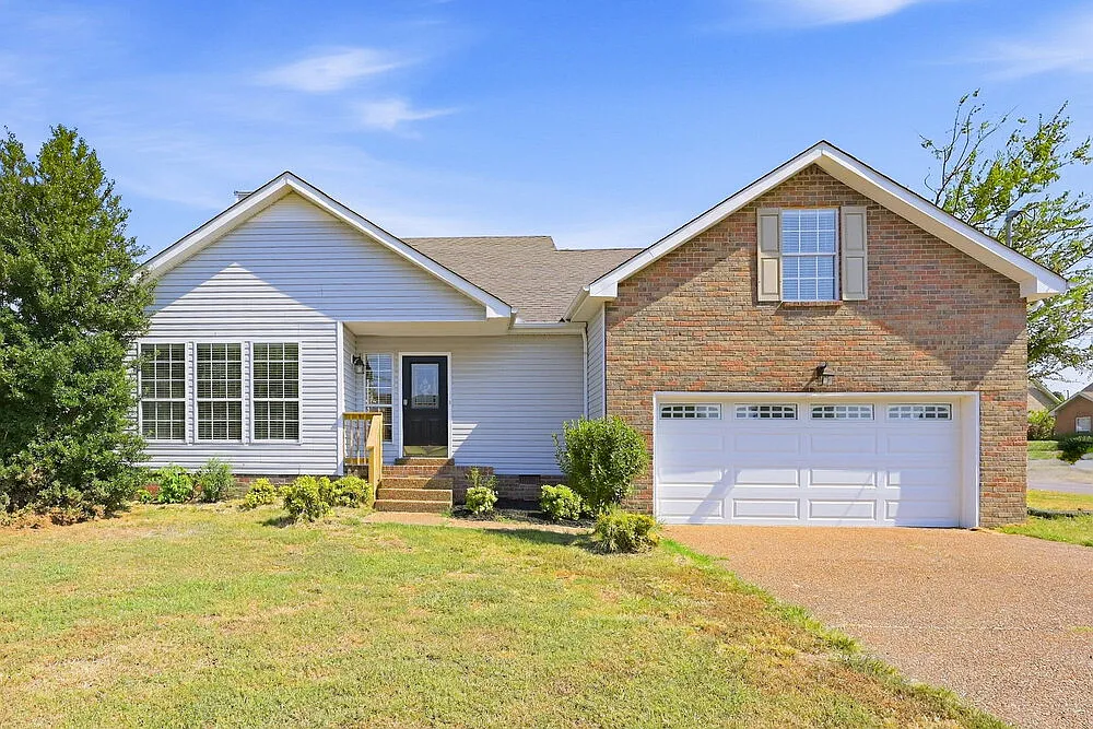 4 bed, 2.5 bath, 2170 sqft, $2,350 — Photo 1