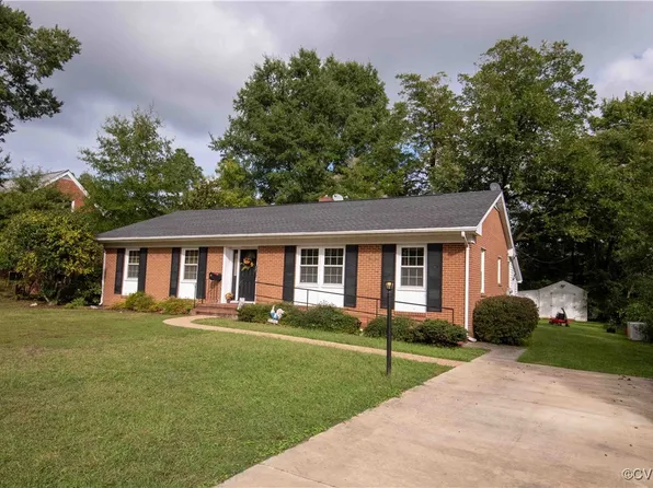 403 College Ave, Blackstone, VA 23824