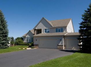 8990 Highland Cir, Woodbury, MN 55125