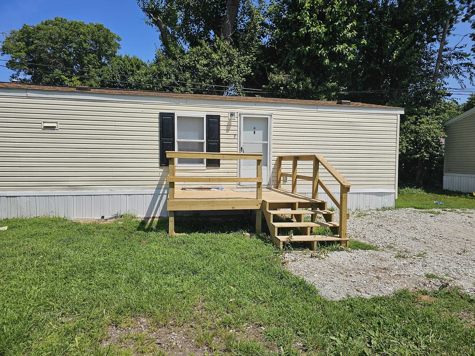 3 bed, $953 — Photo 1