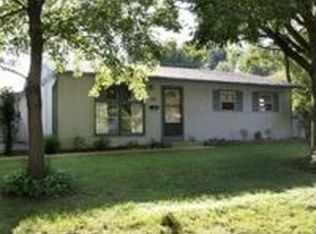 708 Navajo Dr, Carpentersville, IL 60110