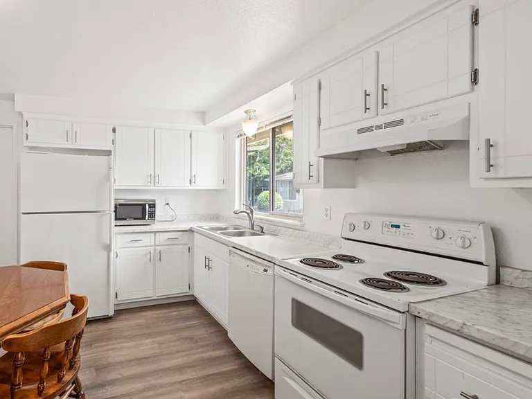 1202 Nelson St #2 — Photo 5