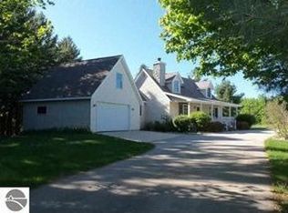 9495 S Fritz Rd, Maple City, MI 49664