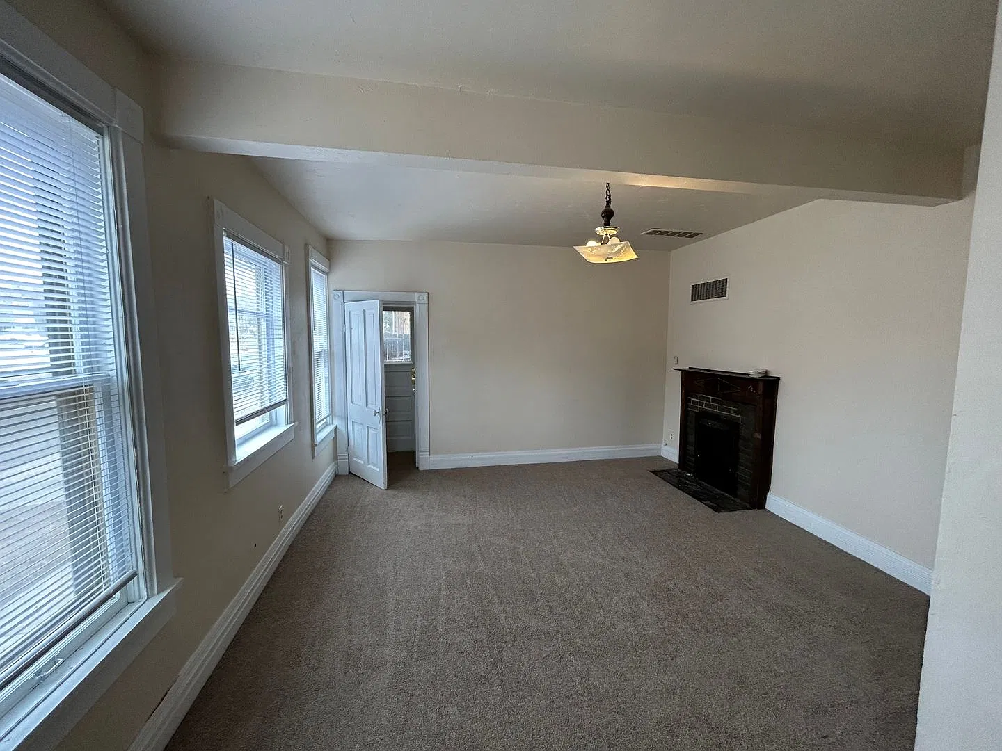 4 bedroom, 2 bath home on west side of Colorado Springs — Photo 2