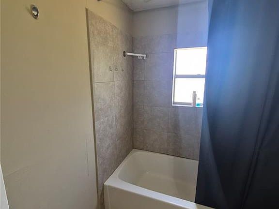 4th image of 9919 Villa Dr