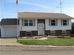 8 Homestead Dr, Avella, PA 15312