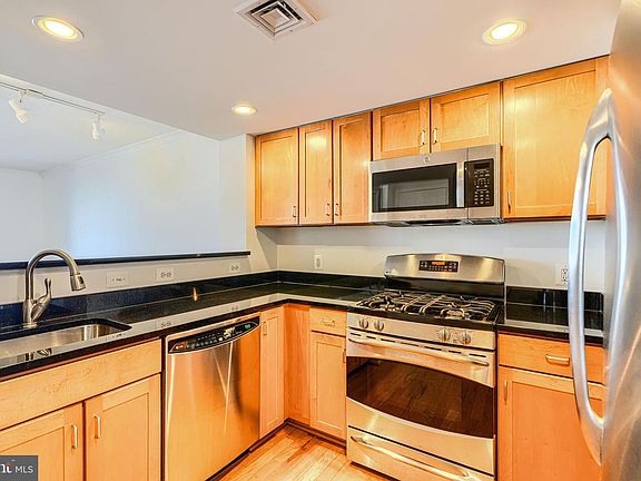 5th image of 414 Water St Unit 2410