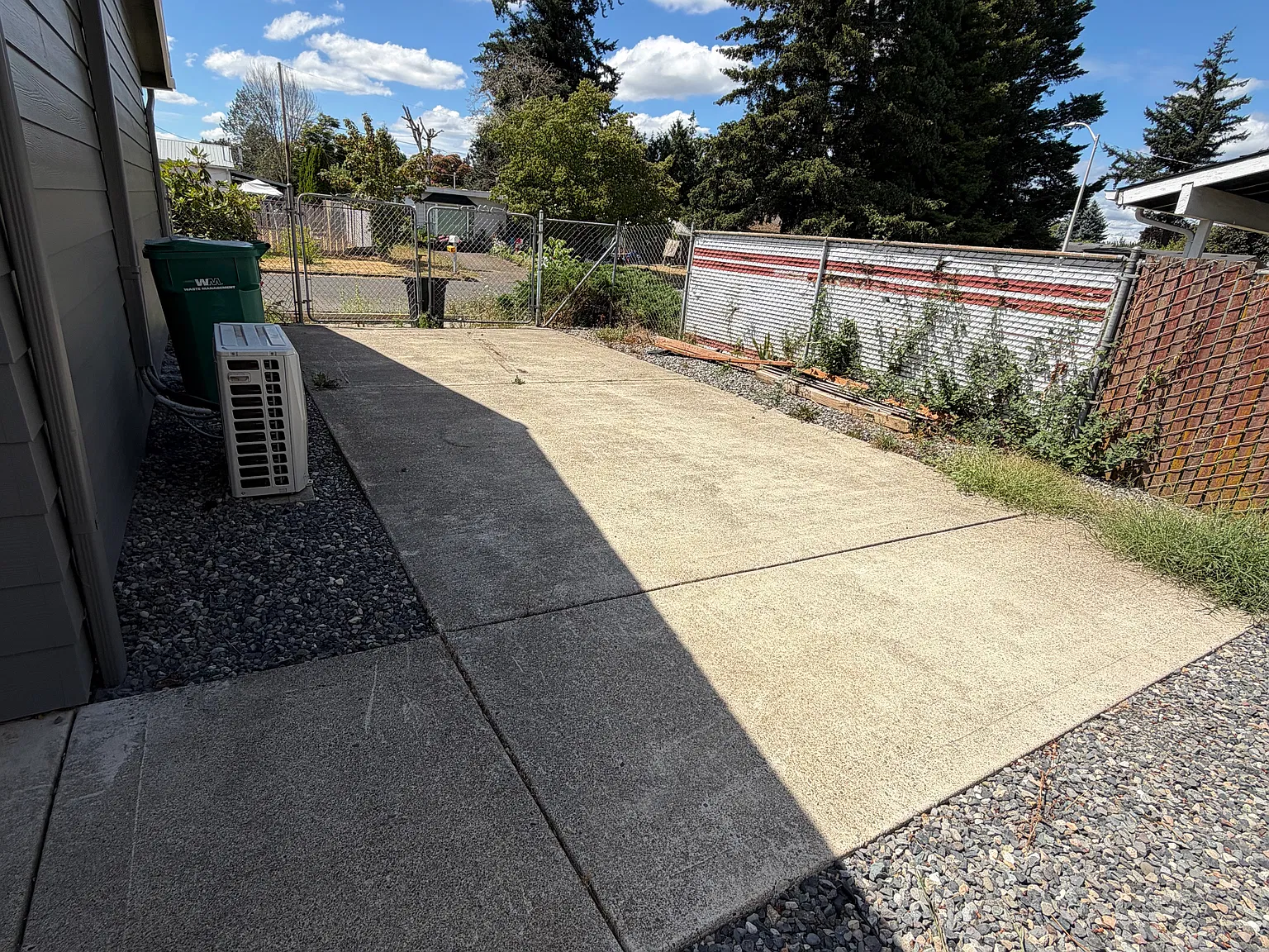 3 bed, 1.5 bath, 1050 sqft, $2,450 — Photo 4