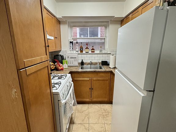 5th image of 1053 Revere Ave #2A