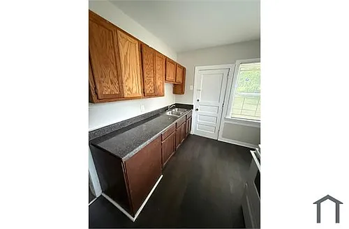 1273 Maple St Photo 1