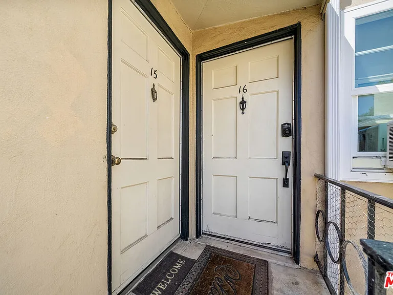 1238 S Beverly Glen Blvd #15 — Photo 3