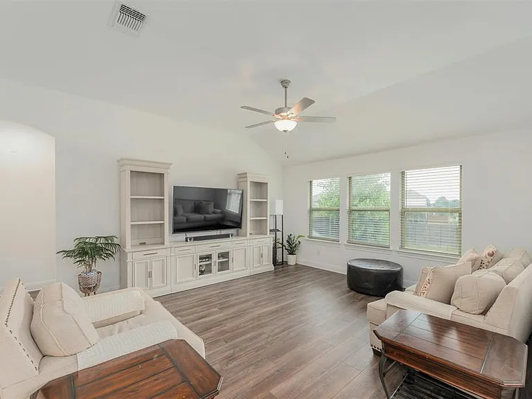 1808 Donetto Dr — Photo 8
