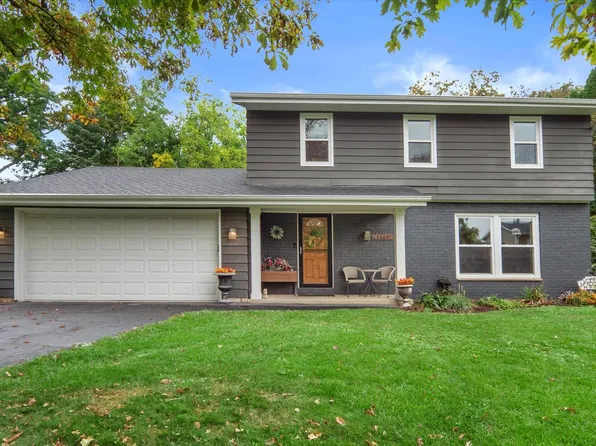 S70W14872 Dartmouth CIRCLE, Muskego, WI 53150