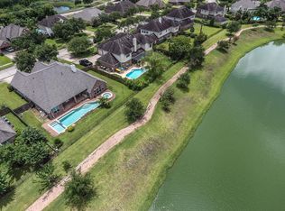 402 Overlook Dr, Friendswood, TX 77546