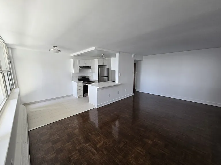 66 Broadway Ave — Photo 52