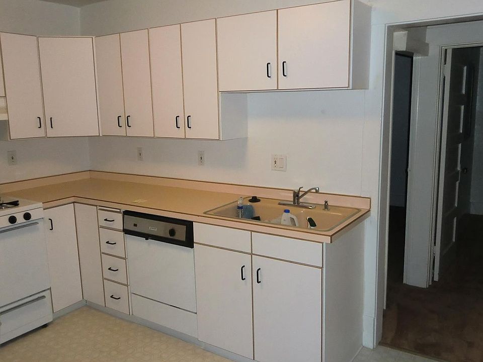 2nd image of 418 E Orman Ave