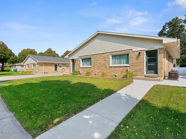 1214 Shadow Ln, Green Bay, WI 54304