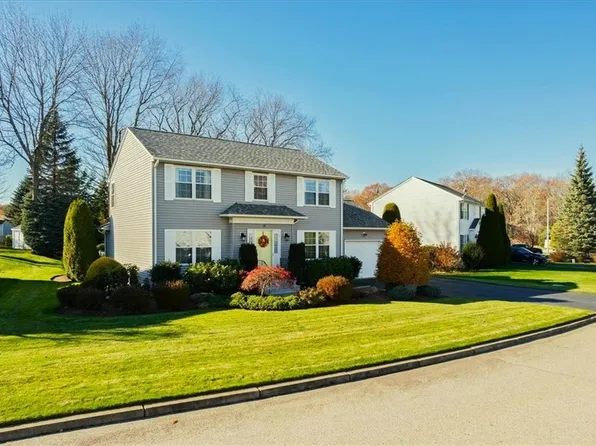 26 Scituate Farms Dr, Cranston, RI 02921