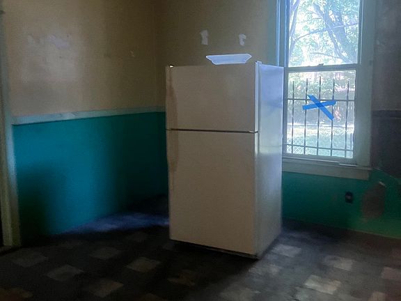 5th image of 1277 Snowden Ave