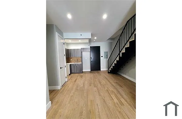 Building Photo - 111 W 190th St #2