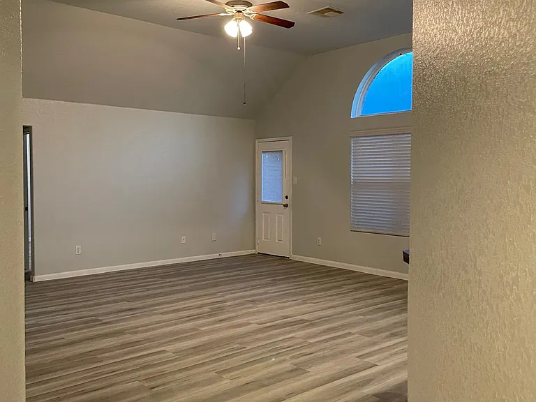 8127 Redbud Point Ln — Photo 17