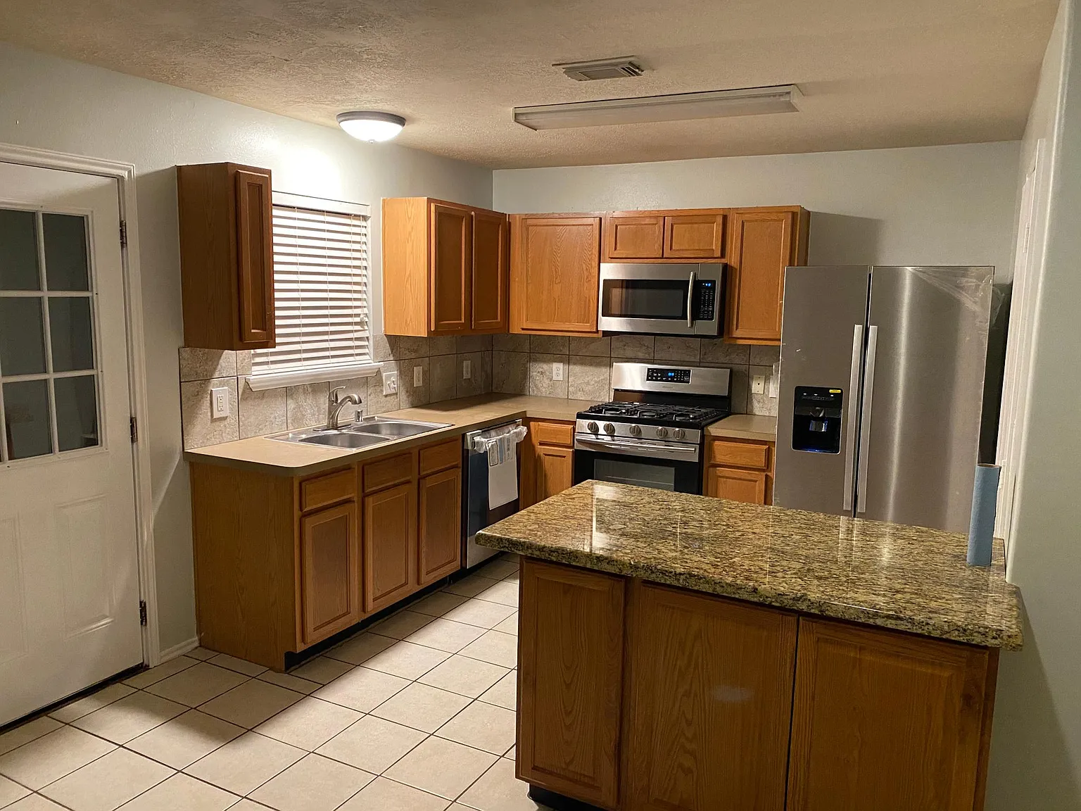 3 bed, 1263 sqft, $1,650 — Photo 4