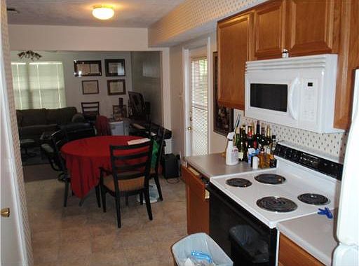 5th image of 1918 Holleman Dr W #1918