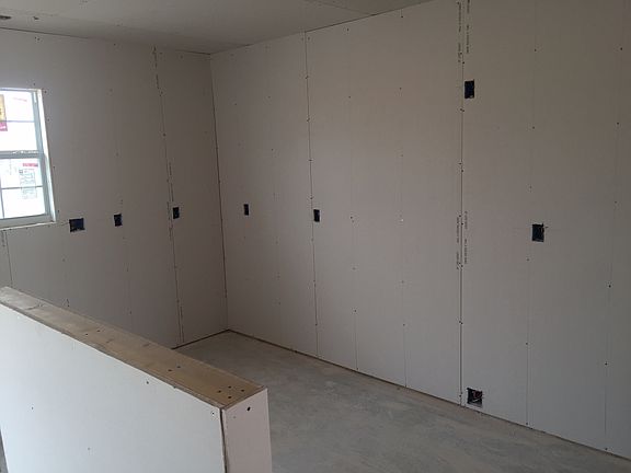 4th image of 2305 Juanita Ave