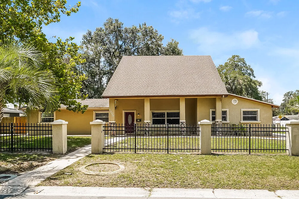3 bed, 2.0 bath, 2197 sqft, $2,430 — Photo 1