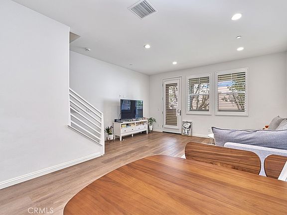 5th image of 5868 Spring St