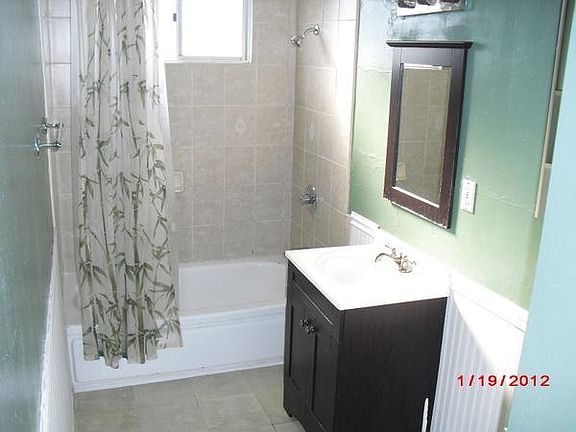 4th image of 242 Twin Oaks Ave