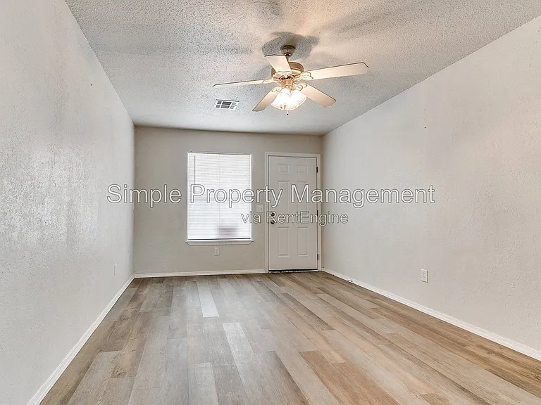 5832 NW 31st Ter #4 — Photo 2
