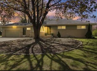 3301 E Carol Ct, Oak Creek, WI 53154