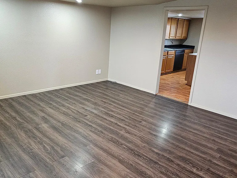 416 Avenue E — Photo 8