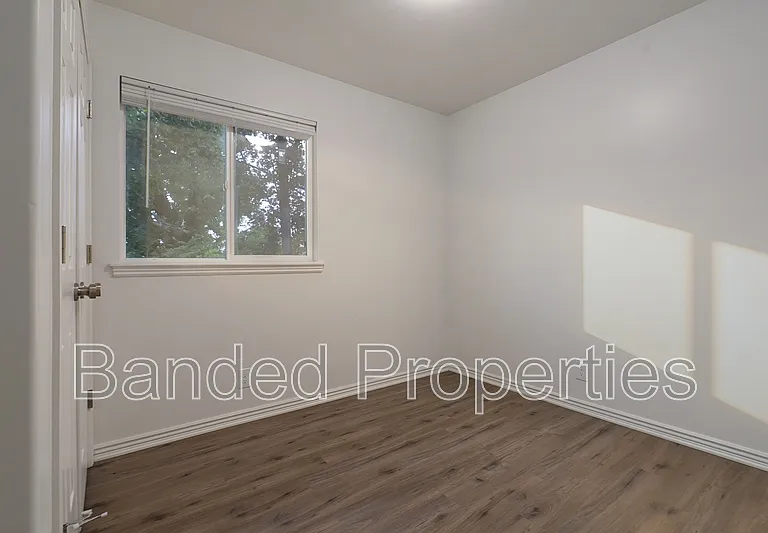 325 E Mill St S #3 — Photo 18