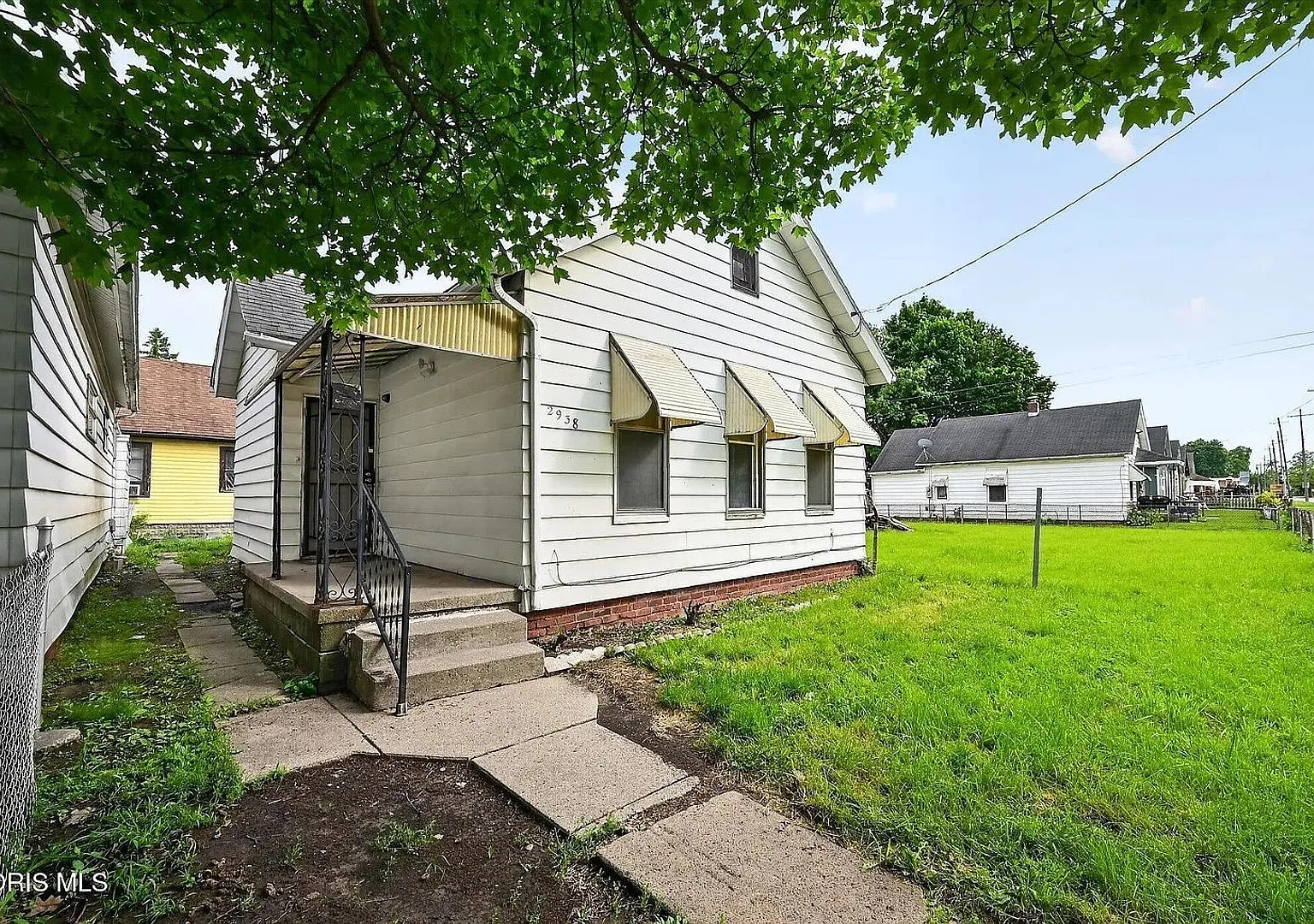 Spacious Toledo Home with Large Yard — Photo 3