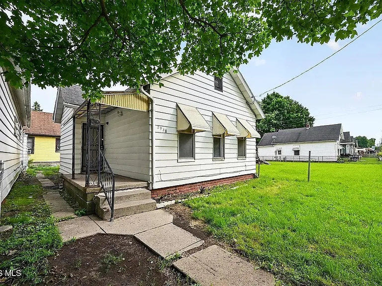 2938 Chase St — Photo 3