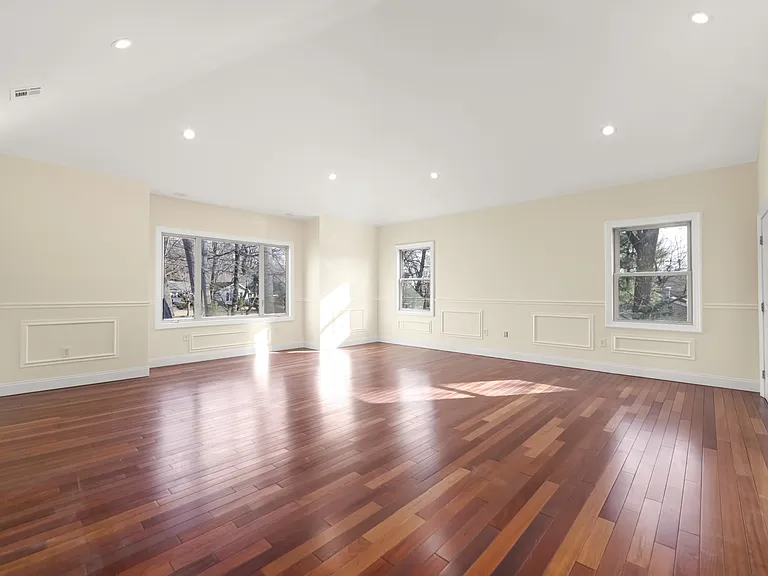 831 Pascack Rd — Photo 14