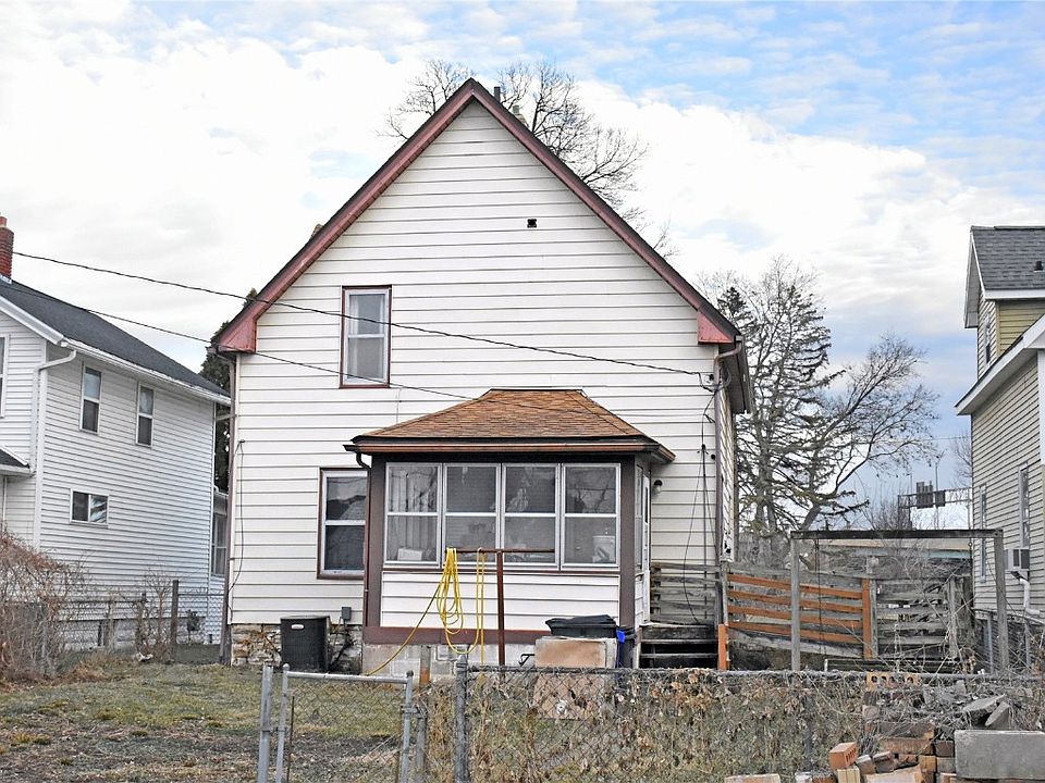 2nd image of 816 N St SW