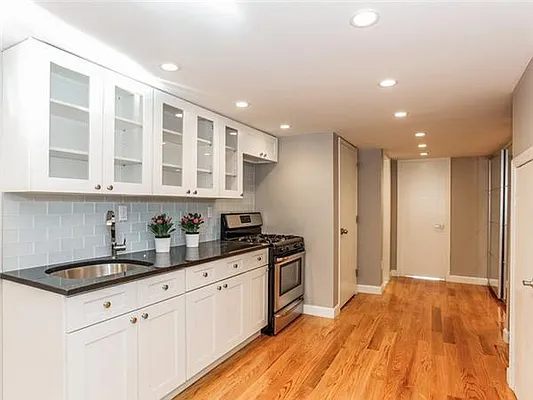 Sold by Avenue Sotheby's International Realty | media 5