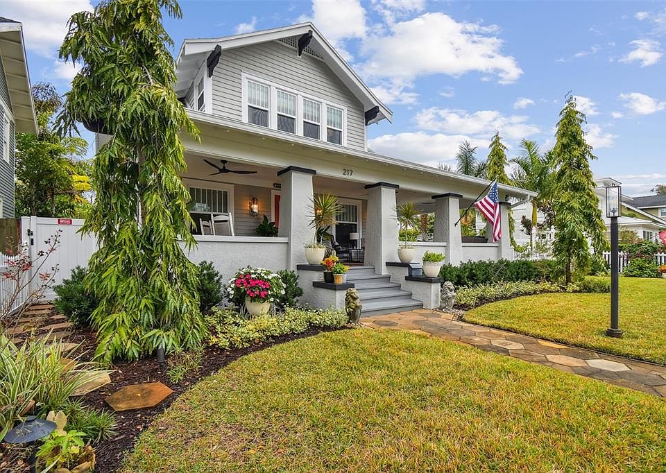 1st image of 217 10TH AVENUE NE