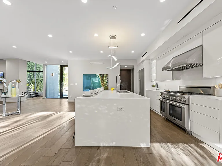 1847 Coldwater Canyon Dr — Photo 6