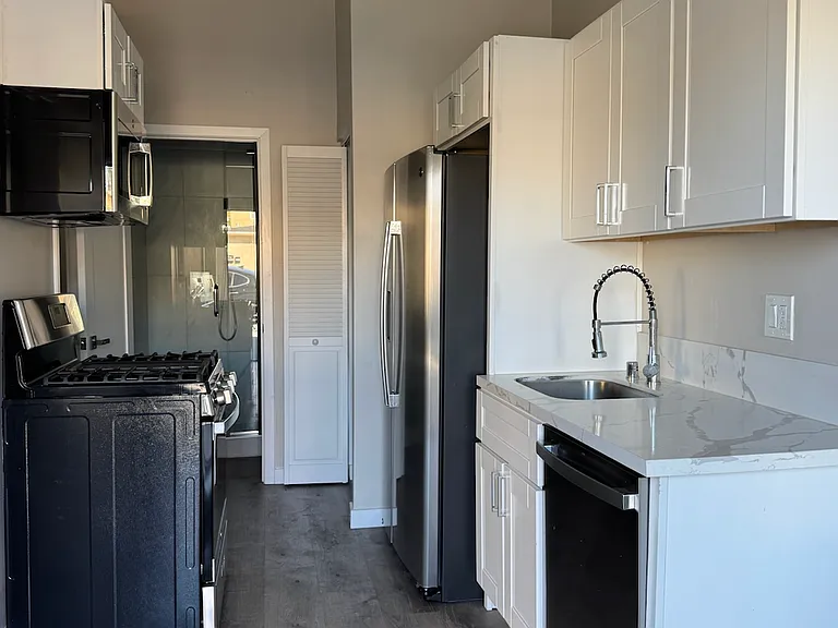 6249-6253 Dorothy Dr — Photo 2